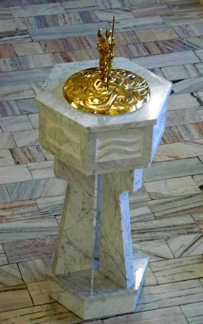 chrzcielnica.jpg